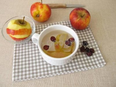 孕妇可以喝煮苹果汤吗?煮苹果的正确方法是在水中煮几分钟