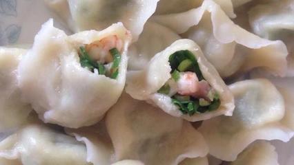 油菜香菇肉虾仁饺子