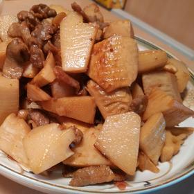 香菇山药竹笋煮鸡