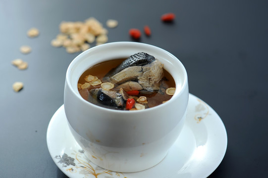 乌鸡小香菇汤