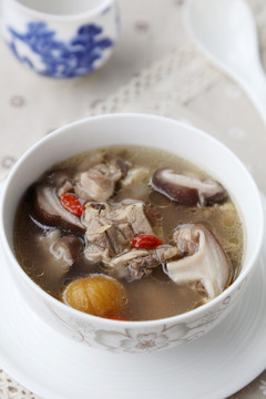 婴儿香菇鸡肉汤