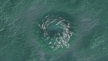 海洋漩涡吞噬船舶