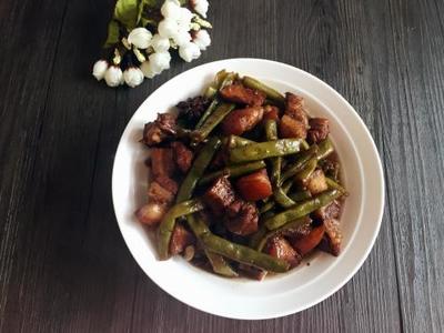 东北猪肉炖豆角的做法
